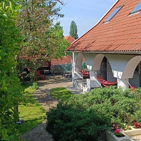 Belysium Panzio Bed & Breakfast 3*