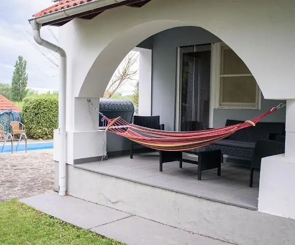 לינה וארוחת בוקר Belysium Panzio 3*