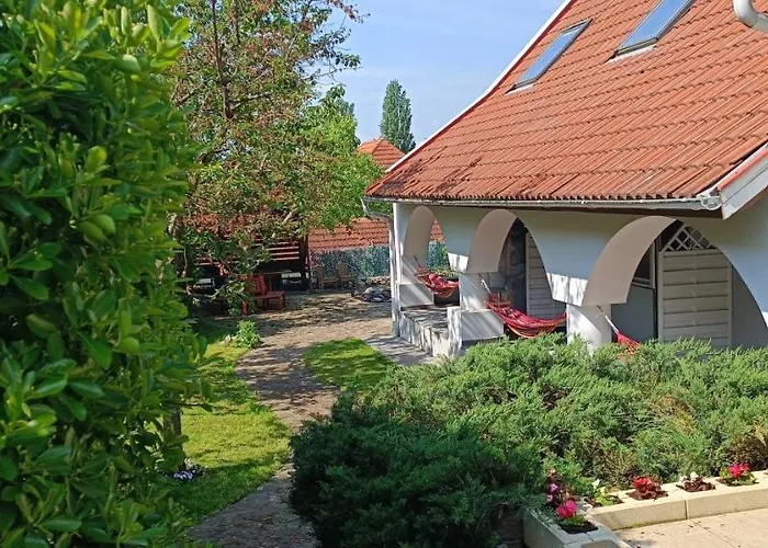 Belysium Panzio לינה וארוחת בוקר 3*