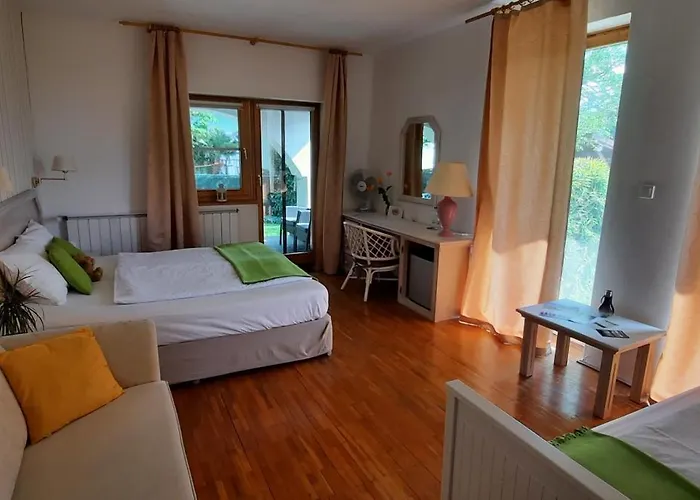 Belysium Panzio לינה וארוחת בוקר 3*